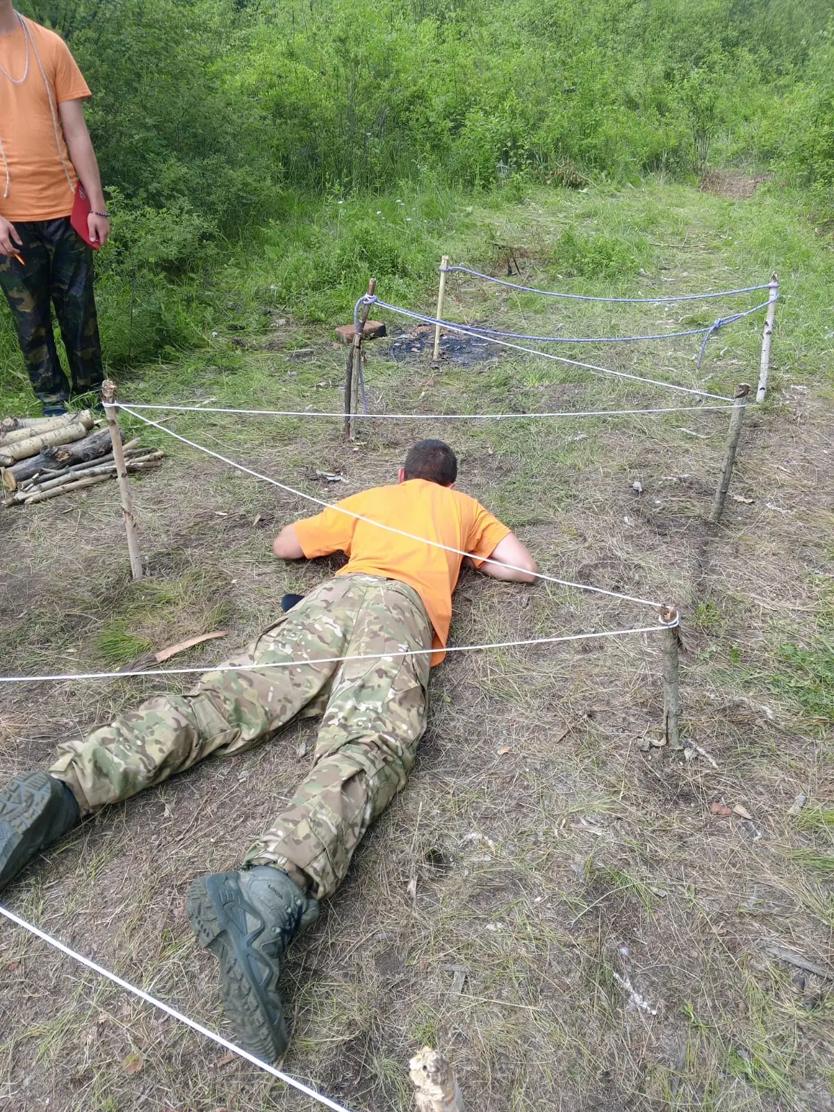 Как всё прошло? Учащиеся 8-10 классов  продемонстрировали мастерство в установке палаток, оказании первой помощи, прохождении трассы и ориентации на местности. Участники успешно преодолели полосу препятствий, показали отличные знания туристических песен и.
